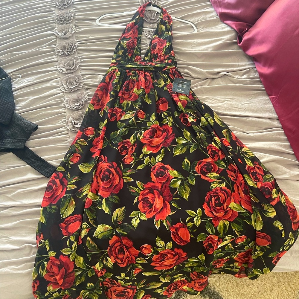 This is maxi halter dress from lulus with tag never worn